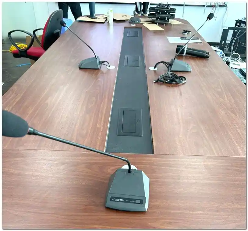 Âm thanh phòng họp tạp chí tài chính