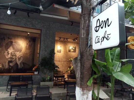 Nội dung về các thiết bị âm thanh ở quán cafe rất quan trọng vì âm thanh tốt sẽ tạo ra không gian thoải mái và ấm cúng cho khách hàng.