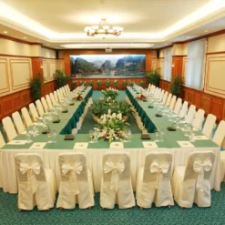 Hệ thống âm thanh phòng họp không dây cao cấp 5 he thong phong hop khong day cao cap 1