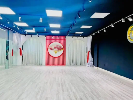 Chúng tôi chuyên thi công lắp đặt âm thanh cho phòng tập nhảy tại Cầu Giấy và các vùng lân cận, với đội ngũ kĩ thuật chuyên nghiệp nhất.
