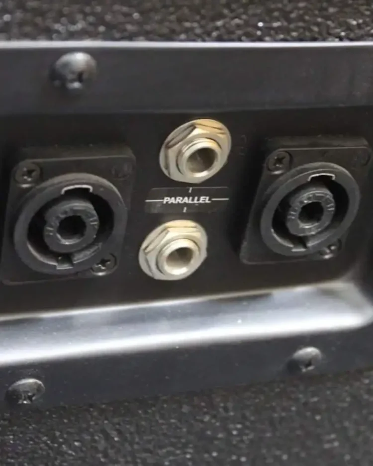 Ứng dụng loa hội trường sân khấu Yamaha C115V