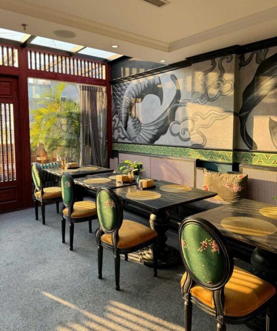 Để lắp đặt hệ thống âm thanh cho quán cafe tại Hà Đông, bạn cần xem xét và chọn lựa loại loa phù hợp với không gian và mục đích sử dụng của quán cà phê.