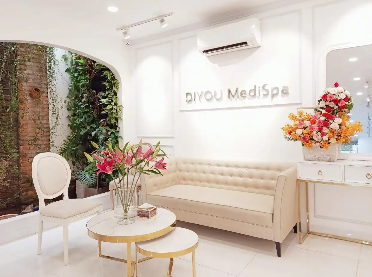 Báo giá công lắp âm thanh cho Spa: bạn đang có hệ thống âm thanh mà cần hỗ trợ công lắp hãy liên hệ chúng tôi để nhận báo giá chi tiết nhất.