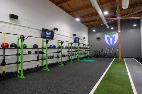 Khi bạn đã có một số loa và thiết bị từ các nguồn khác nhau mà cần báo giá công lắp loa cho phòng tập Gym, hãy liên hệ chúng tôi, giá công rẻ nhất.