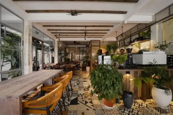 Loa quán cafe cao cấp sử dụng các thương hiệu âm thanh nổi tiếng như Bose, Yamaha, JBL và ITC cho quán cà phê của bạn trở nên sang trọng.