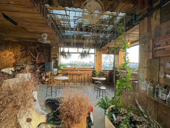 Chúng tôi không chỉ cung cấp các dòng loa giá rẻ cho quán cafe mà còn đáp ứng chất lượng và chất âm hay nhất cho quán cà phê của bạn.