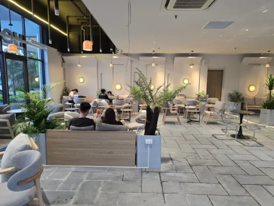 Loa nghe nhạc ru rương cho quán cafe đáp ứng nhu cầu tạo không gian sang trọng và nhẹ nhàng cho quán cà phê, là loại loa đáng đầu tư nhất.