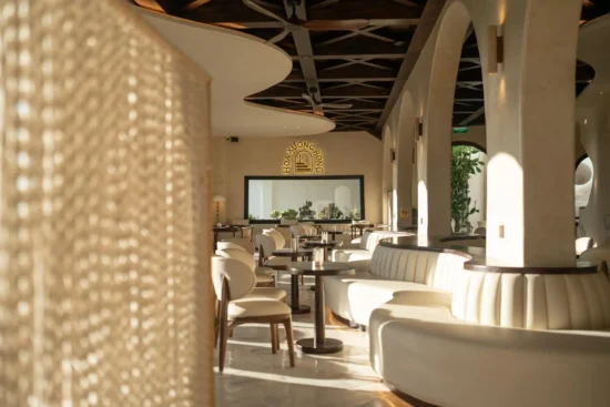 Nâng cấp âm thanh cho quán cafe là việc làm quan trọng của chủ quán cà phê để tăng cường không gian thư giãn cho khách hàng khi đến quán.