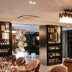 dan loa treo tuong cho nha hang 1