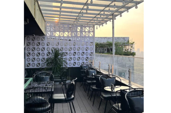 Loa cho âm thanh quán cafe chill đang là xu thế của các quán cà phê, chúng tôi có các giải pháp và các dòng loa chuyên dụng cho thể loại nhạc này.