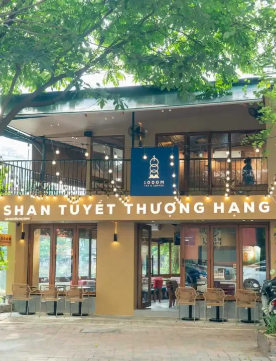 1000M Tea & Coffee tại địa chỉ 45 Nguyễn Thị Định, Cầu Giấy là một quán cà phê nổi bật với phong cách kết hợp giữa truyền thống và hiện đại.