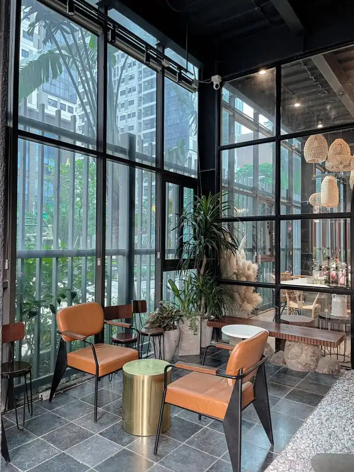 Các khu vực nên lắp đặt loa trong quán cà phê 2 tầng