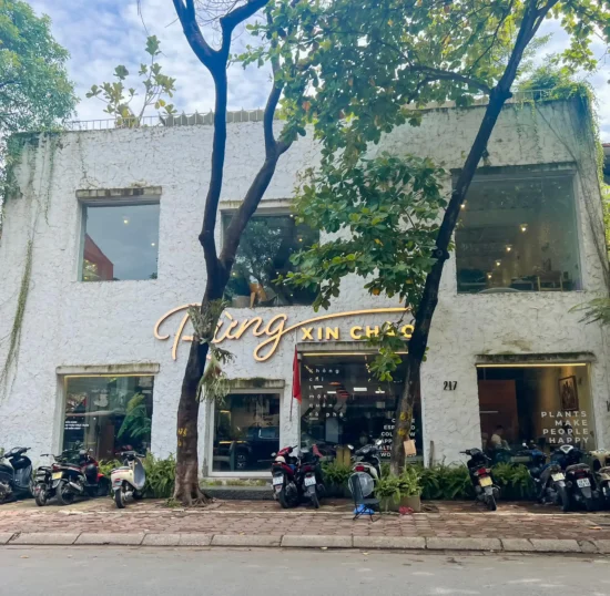 ForDeer Coffee tại 217 Tô Hiệu là một trong những cơ sở nổi bật của chuỗi quán cà phê mang phong cách “rừng nhiệt đới” độc đáo tại Hà Nội.