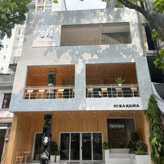 Quán Hisakawa Tea & Coffee tại 168 Triệu Việt Vương, Hai Bà Trưng, Hà Nội là một điểm đến mang đậm phong cách Nhật Bản, nổi bật.
