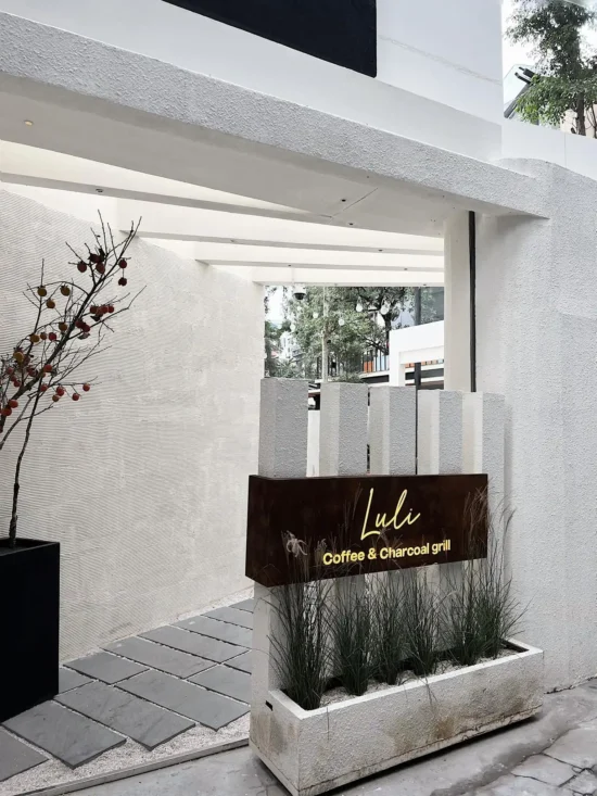 Quán Luli Coffee Artspace tại 11 ngõ 290 Kim Mã, Ba Đình, Hà Nội là một điểm đến nổi bật dành cho những ai yêu thích sự kết hợp.