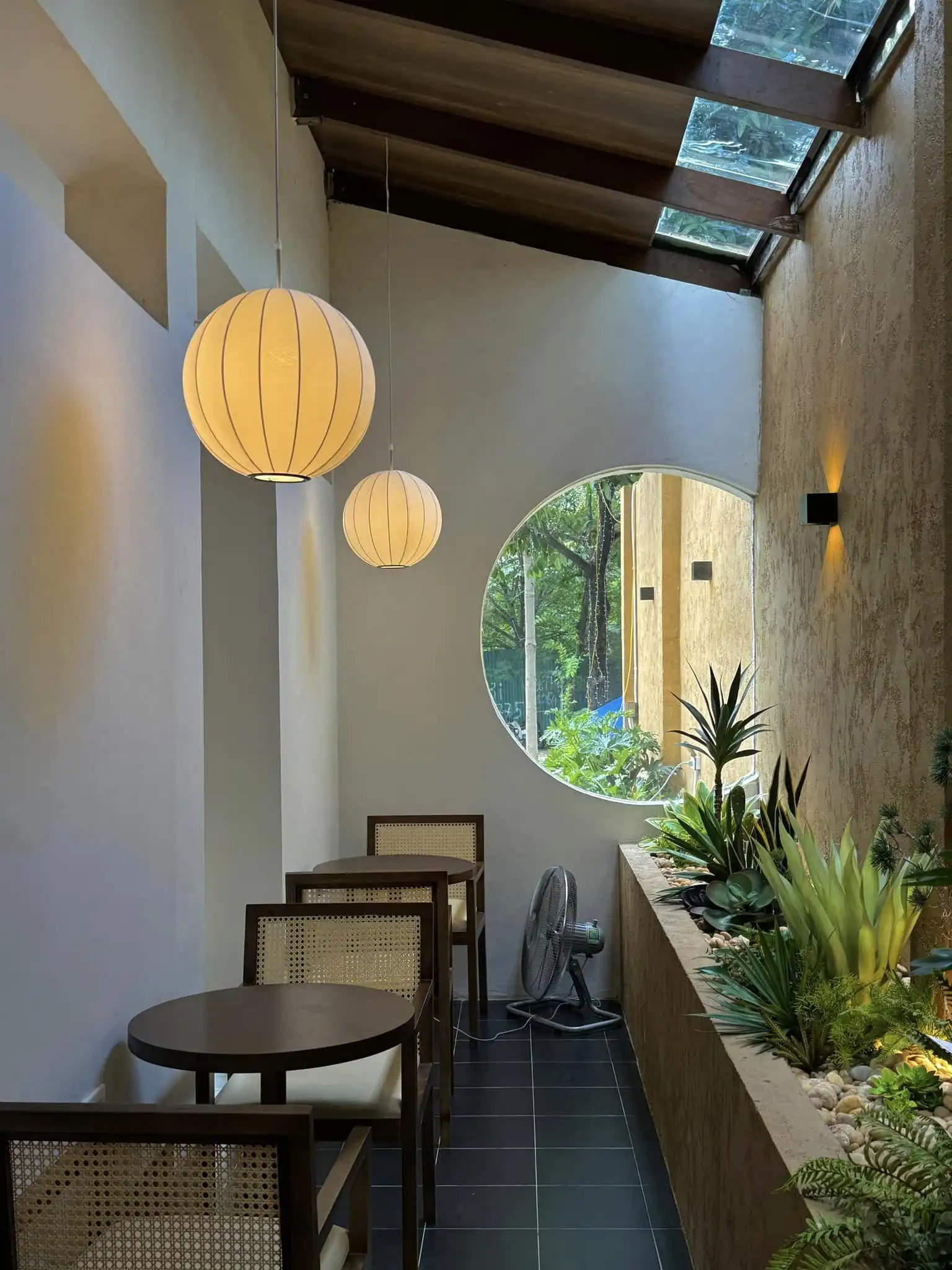 Review quán October Coffee 12 October Coffee 12