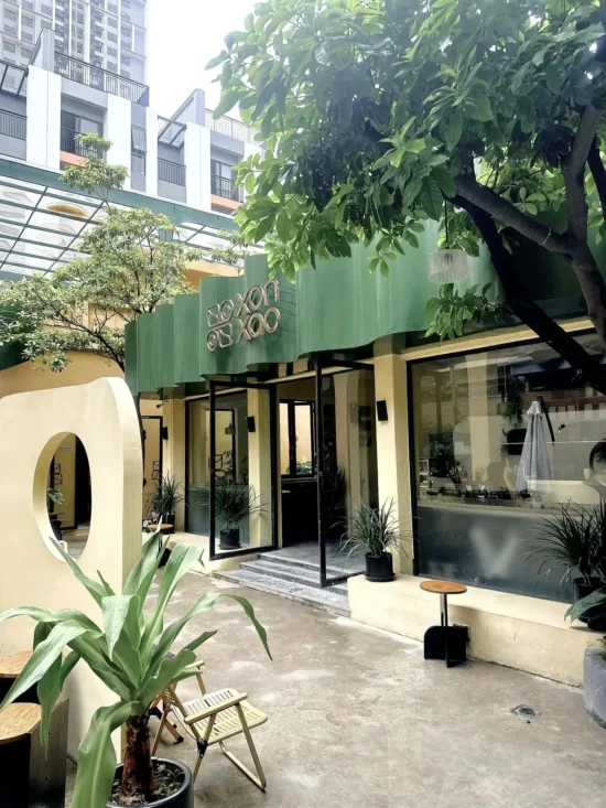 Quán Xonxao Cafe tại số 42 ngõ 267 Hồ Tùng Mậu, Nam Từ Liêm, Hà Nội là một điểm đến yêu thích của nhiều người nhờ không gian sân vườn.