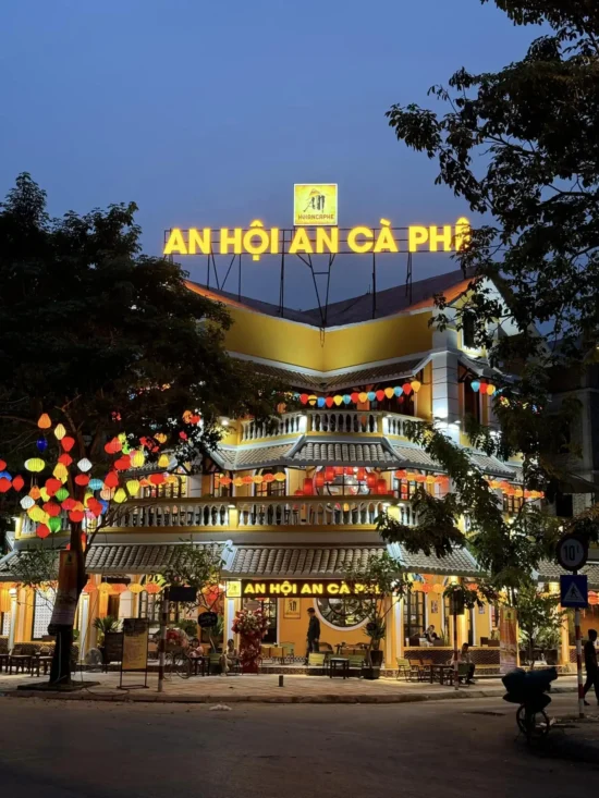 Quán cafe An Hội An, nằm tại Lô 90 - TT2, Khu đô thị Thành phố Giao Lưu, Cổ Nhuế, Bắc Từ Liêm, Hà Nội, là một điểm đến mang đậm hơi thở.