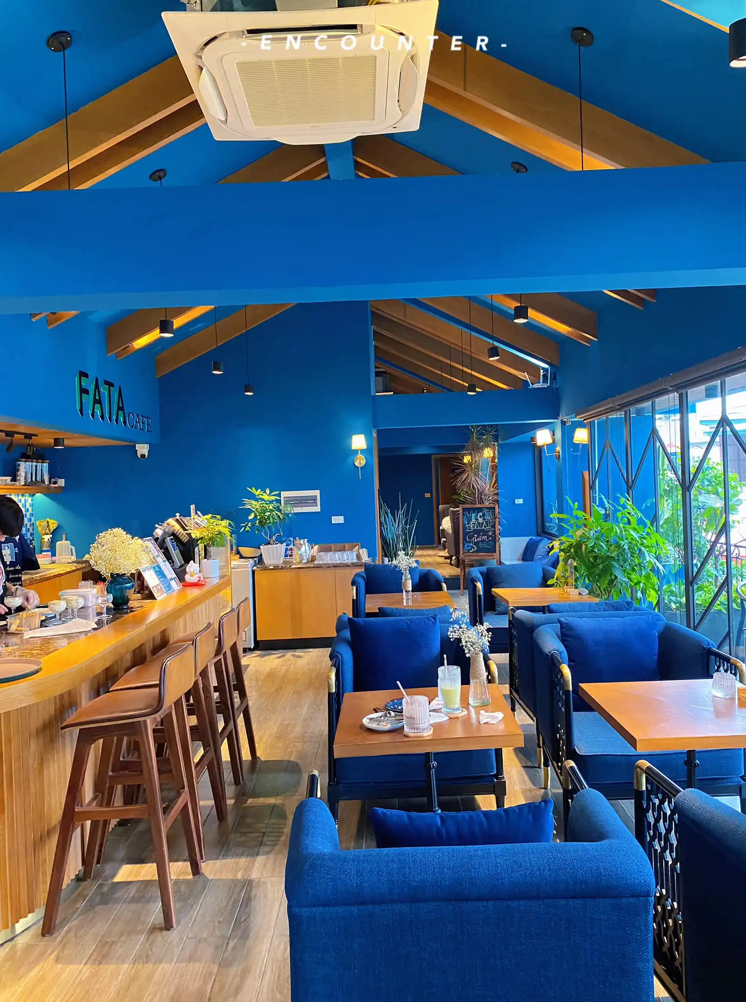 Tại sao quán cà phê 3 tầng nên dùng âm thanh trọn gói?