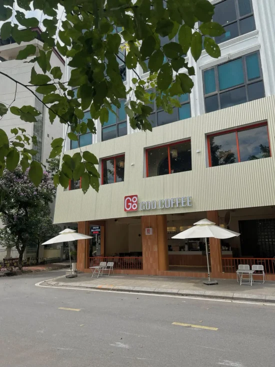Quán Goo Coffee tại số 9 ngõ 1A Nguyễn Cơ Thạch, Nam Từ Liêm, Hà Nội là một điểm đến nhỏ xinh nằm trong khu vực đô thị Mỹ Đình sầm uất. 