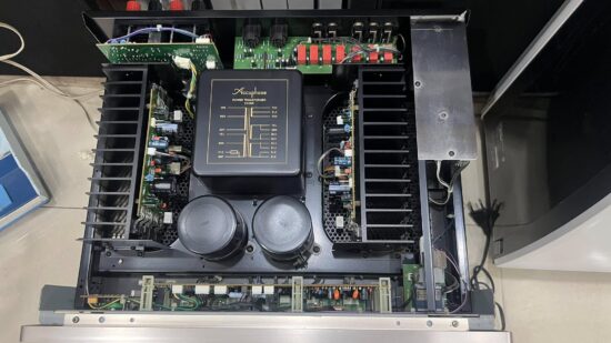 Amply rò điện ra loa kêu xẹt xẹt