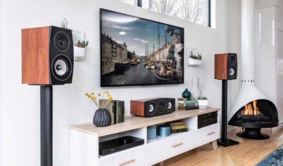 Ngày nay, loa không chỉ đơn thuần là thiết bị phát âm thanh, mà còn là một phần của không gian nội thất phòng khách.